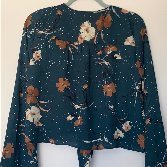 Urban Romantics Bell Sleeve Crop size L - Picture 3 of 5